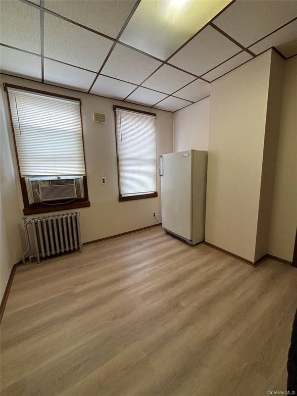 Corona, NY 11368,5512 Van Cleef ST