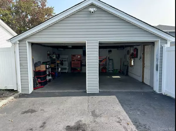 West Babylon, NY 11704,1504 3rd ST