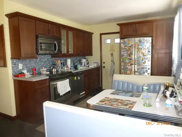 Brentwood, NY 11717,71 Carroll ST