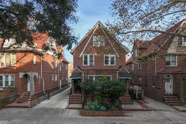 Jackson Heights, NY 11372,33-43 83 ST