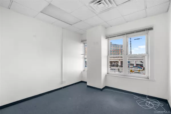 Lynbrook, NY 11563,451-457 Sunrise HWY #2