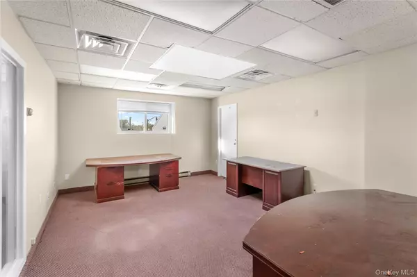 Lynbrook, NY 11563,451-457 Sunrise HWY #4