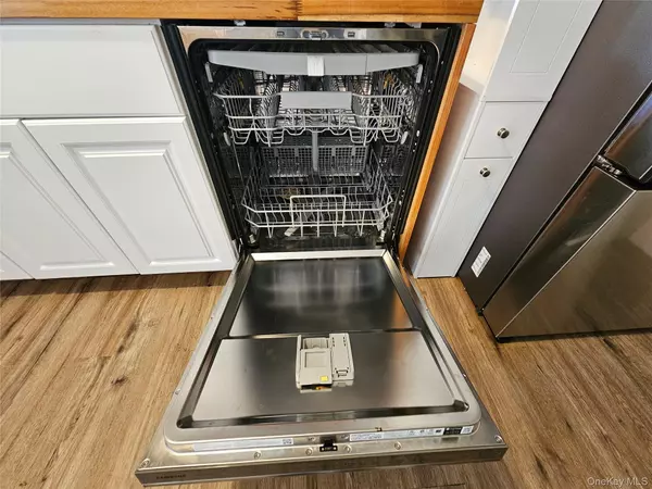 Calverton, NY 11933,1964-106 River RD #106