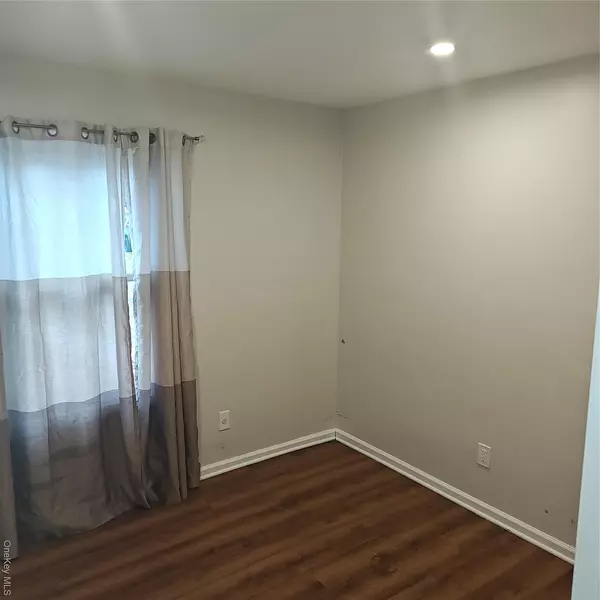 Bellport, NY 11713,909 Provost AVE