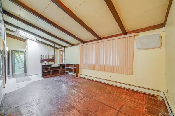 Bay Shore, NY 11706,1344 Boston AVE