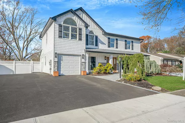 36 Flintridge DR, Holbrook, NY 11741