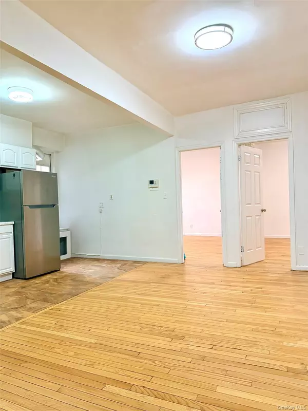 Elmhurst, NY 11373,88-11 Elmhurst #D2