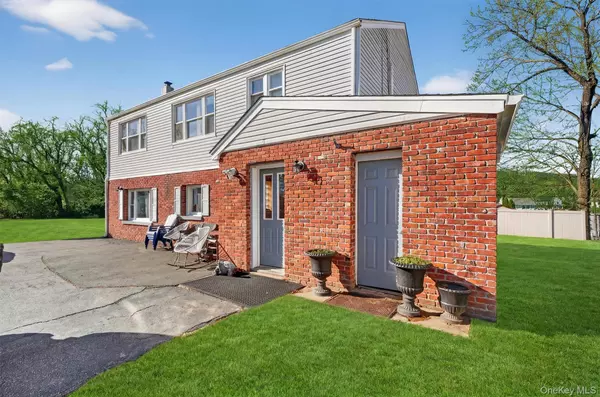 Stony Point, NY 10980,5 Lewis DR