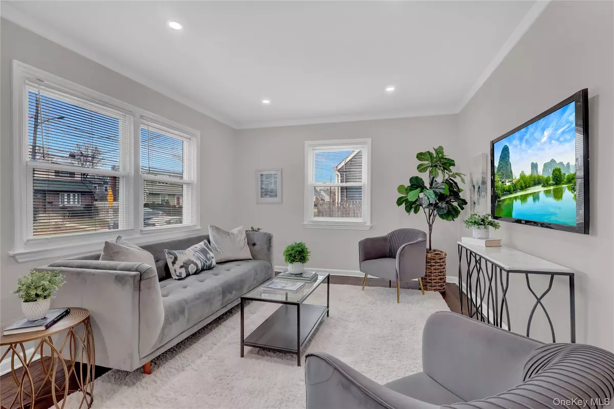 Uniondale, NY 11553,781 Union DR