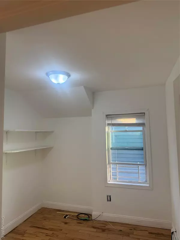 Hempstead, NY 11096,28 Clinton AVE #2 nd Fl