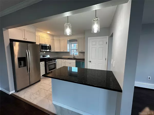 Hicksville, NY 11801,44 Harding AVE