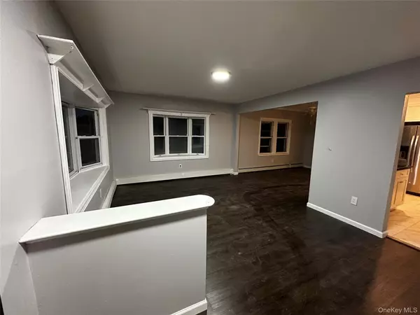 Hicksville, NY 11801,44 Harding AVE