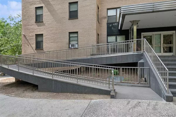 Bronx, NY 10468,1 Fordham Hill OVAL #1E