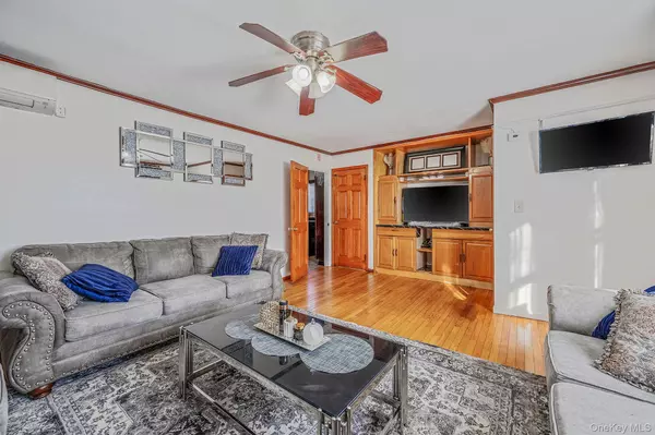 Briarwood, NY 11432,15007 85th DR