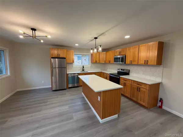 Port Washington, NY 11050,16 Cornwall LN