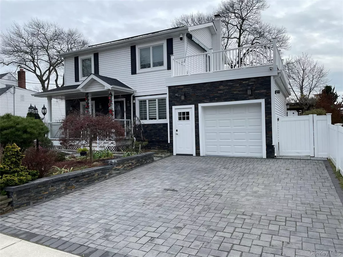 Copiague, NY 11726,310 Brookside CT