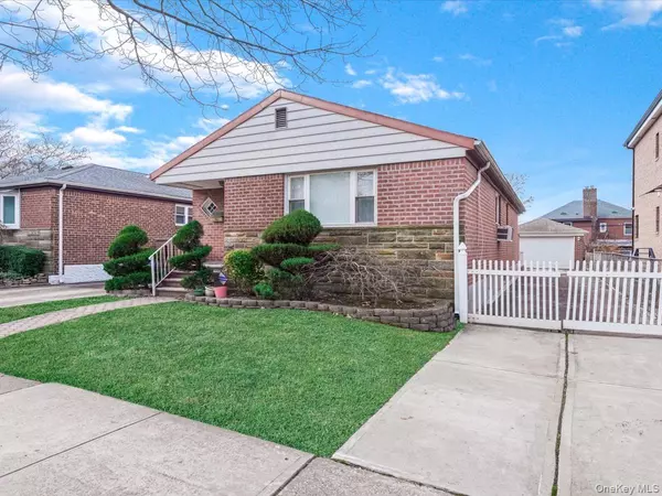 Bayside, NY 11364,58-52 208th ST