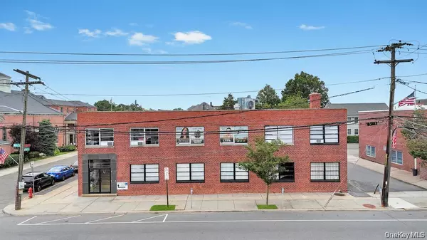 Mineola, NY 11501,185 Willis AVE #1