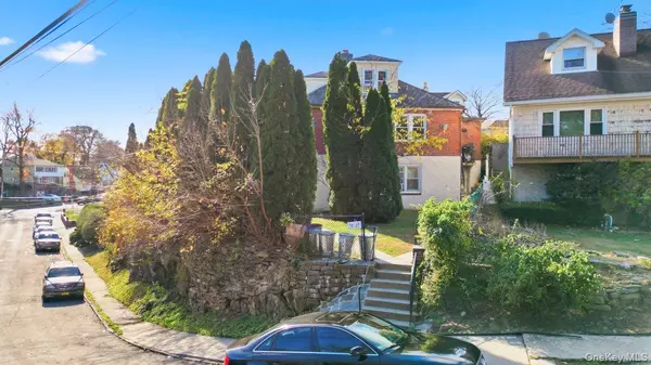 Yonkers, NY 10704,42 Paula AVE