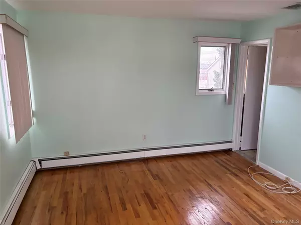 Howard Beach, NY 11414,155-69 99th ST #2nd Floor