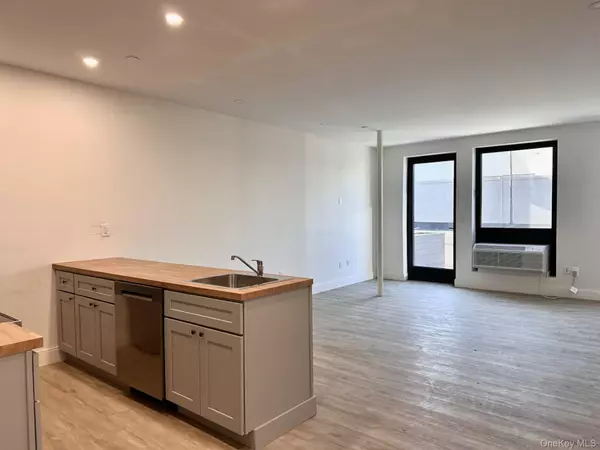 362 W MERRICK RD #105, Valley Stream, NY 11580