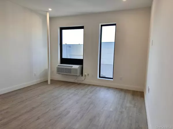 Valley Stream, NY 11580,362 W MERRICK RD #203