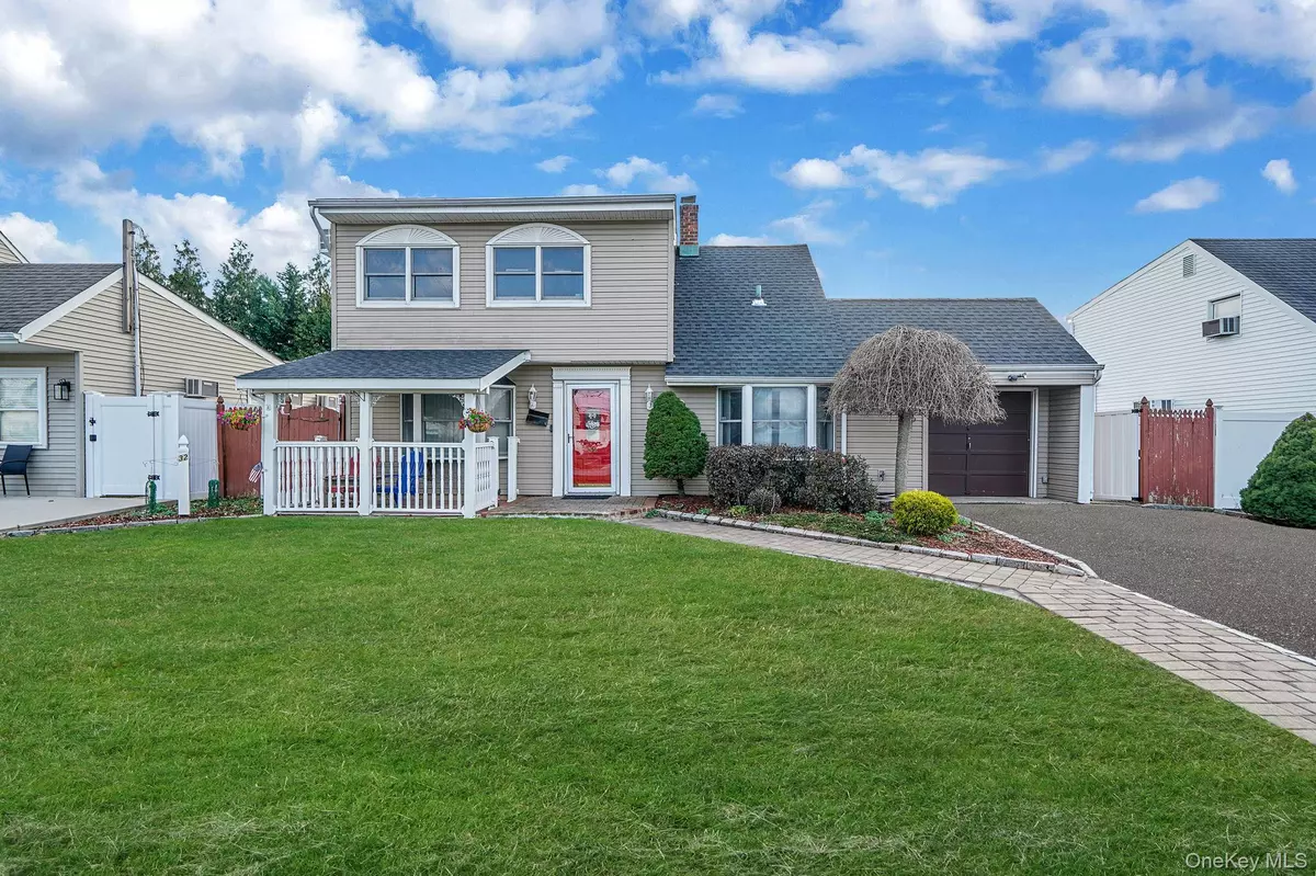 Levittown, NY 11756,32 Needle LN