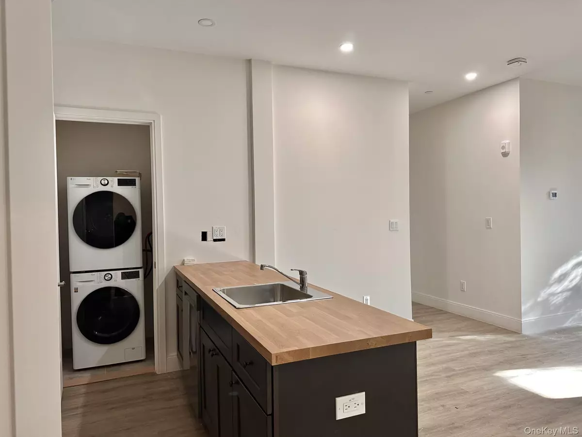 Valley Stream, NY 11580,362 W Merrick RD #208