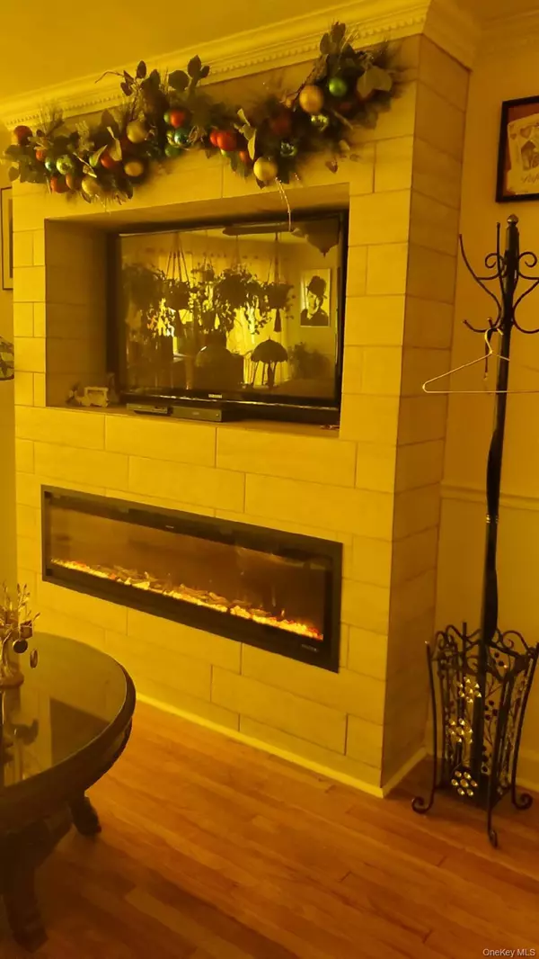 Howard Beach, NY 11414,8509 151st AVE #3N