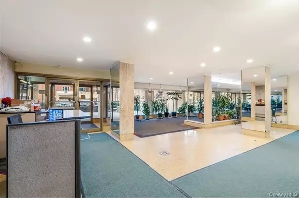 Woodside, NY 11377,52-40 39 AVE #4U