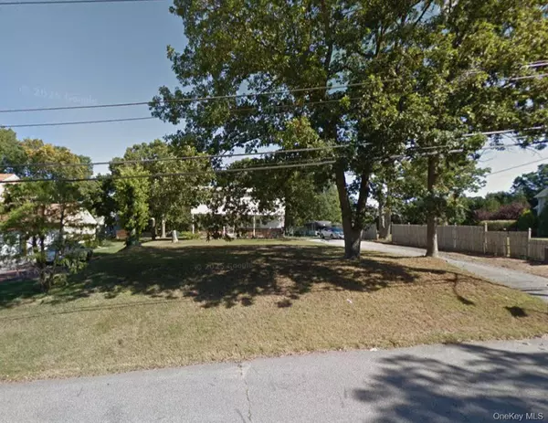 25 Grossman ST, Melville, NY 11747