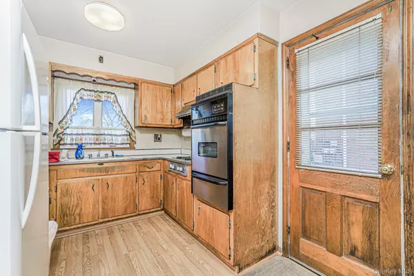 Staten Island, NY 10305,188 Evergreen AVE