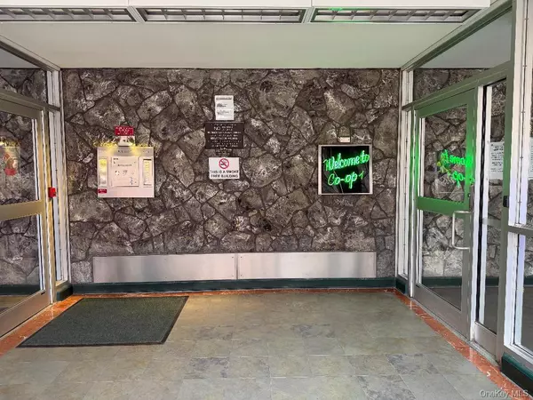 Hollis, NY 11427,87-56 Francis Lewis BLVD #A-52