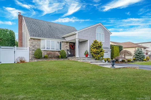 North Massapequa, NY 11758,3 Walnut PL