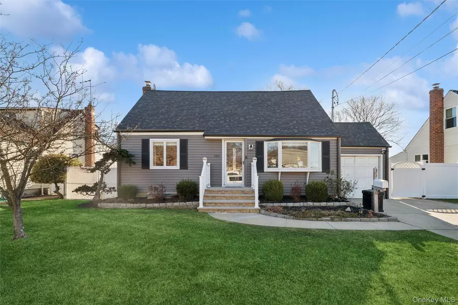 484 18th ST, West Babylon, NY 11704