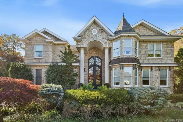 5 Schoolhouse CT, Oyster Bay, NY 11771