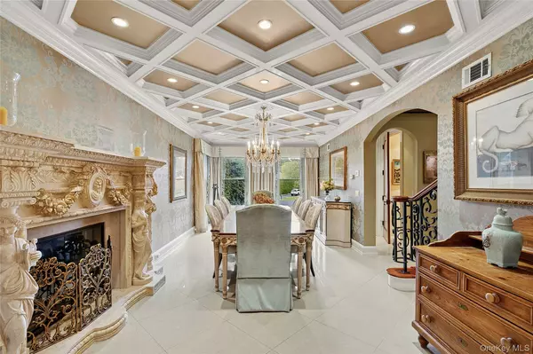 Oyster Bay, NY 11771,5 Schoolhouse CT