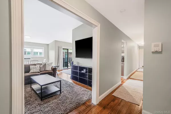 Farmingdale, NY 11735,22 Ivy ST #6B