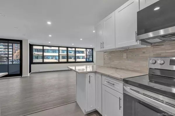 Beechhurst, NY 11357,166-40 Powells Cove Blvd #2A