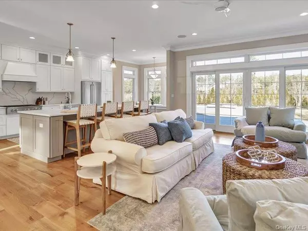 Westhampton Beach, NY 11978,17 Adam LN