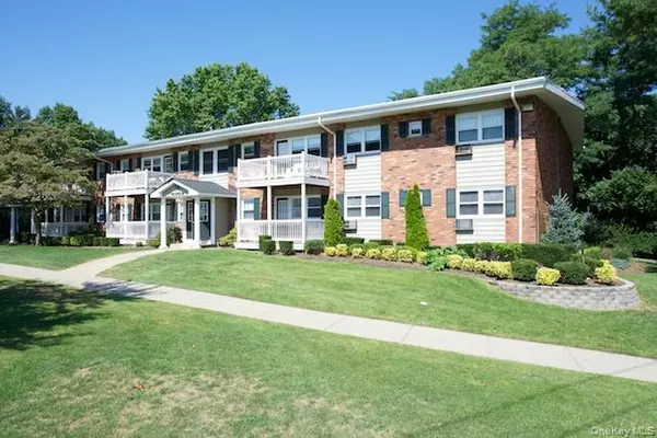 1355 Roanoke AVE #12RF, Riverhead, NY 11901