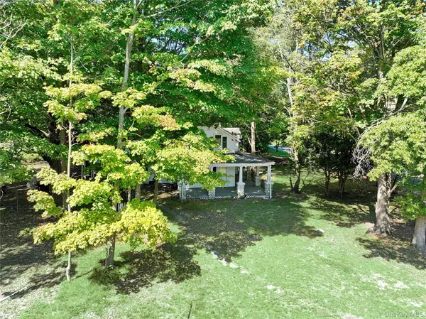 4 Bellows, Chestnut Ridge, NY 10952