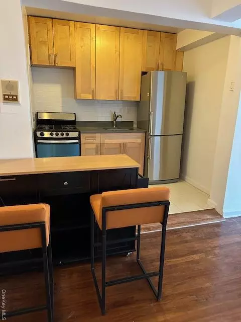 Jackson Heights, NY 11372,90-10 34 AVE #3S