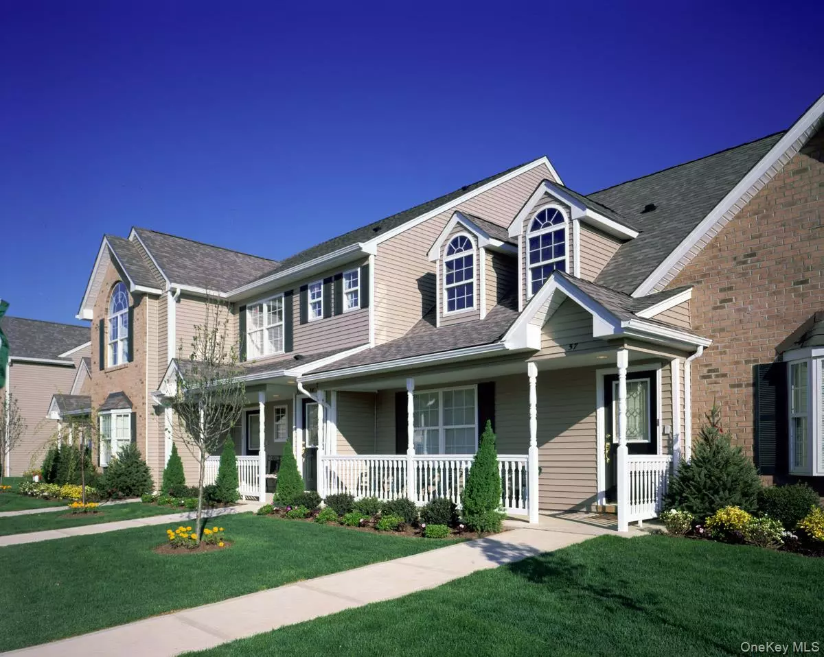 Port Jefferson Station, NY 11776,131 Village Green DR #131