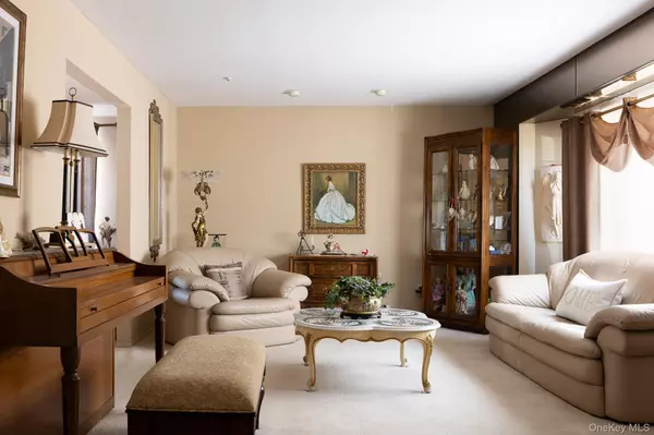 Commack, NY 11725,53 Tulipwood Dr