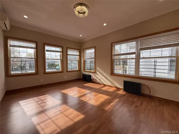 Yonkers, NY 10704,713 Yonkers AVE #2