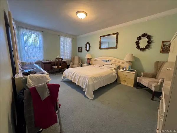 Sunnyside, NY 11104,4330 44th ST #3F