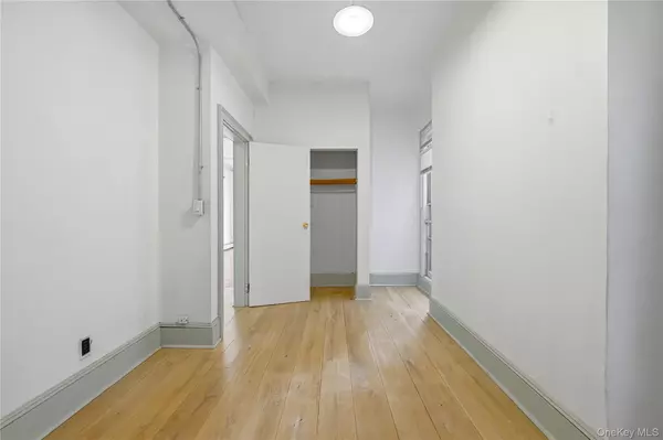 Newburgh, NY 12550,203 Grand ST #1