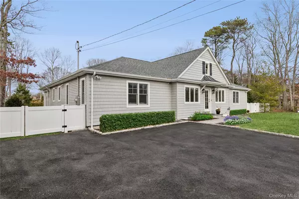 East Quogue, NY 11942,4 Chestnut Lane LN