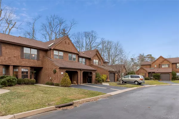 Islip, NY 11751,17 Sutton PL